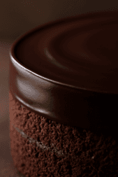 Non Fondant vs Fondant Cakes: Which Is Better for Taste, Design, and Heat?