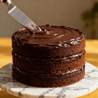 Ganache vs. Fondant vs. Buttercream: Why Ganache Wins for Custom Cakes